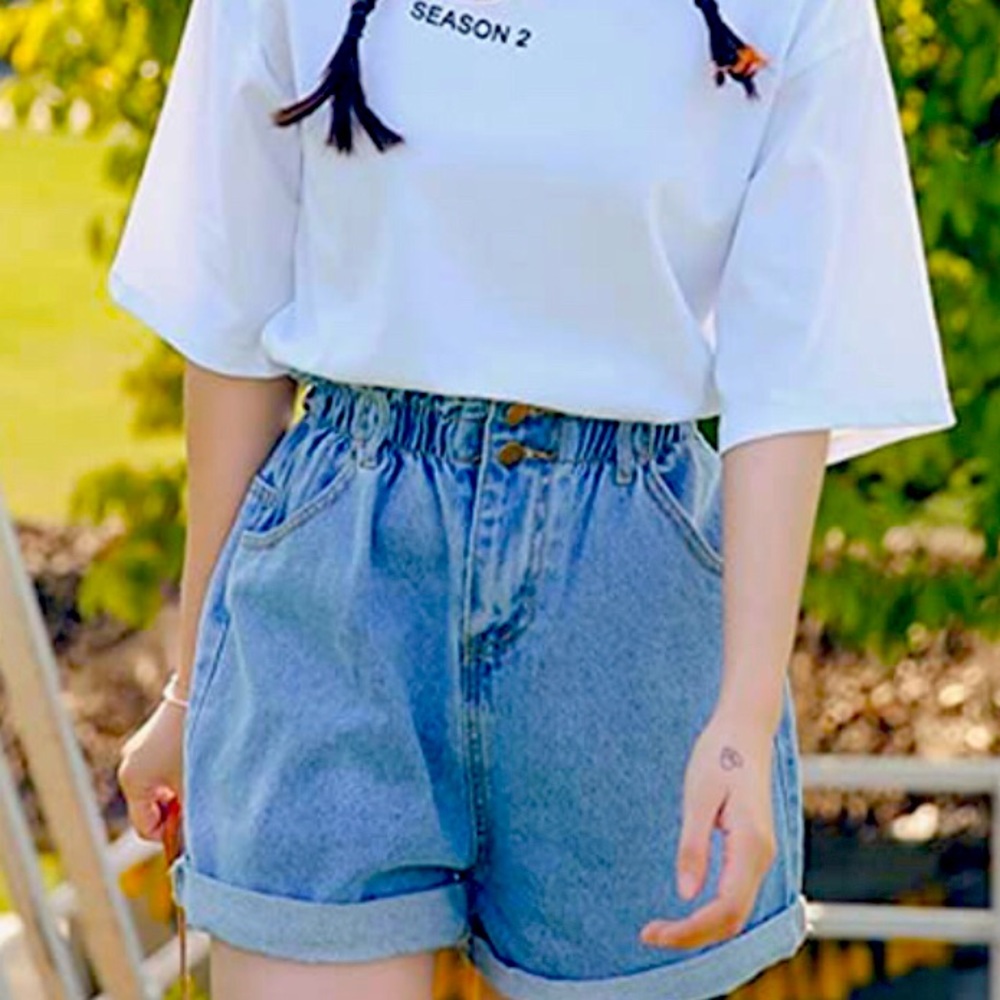 Never-worn Plaid and Plain paper bag shorts💙